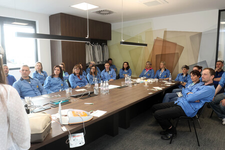 AED NOVA LOKACIJA IN OGLED PROIZVODNJE V PCB ON TIME PODSKRAJNIK 10 FOTO LJUBO VUKELIČ